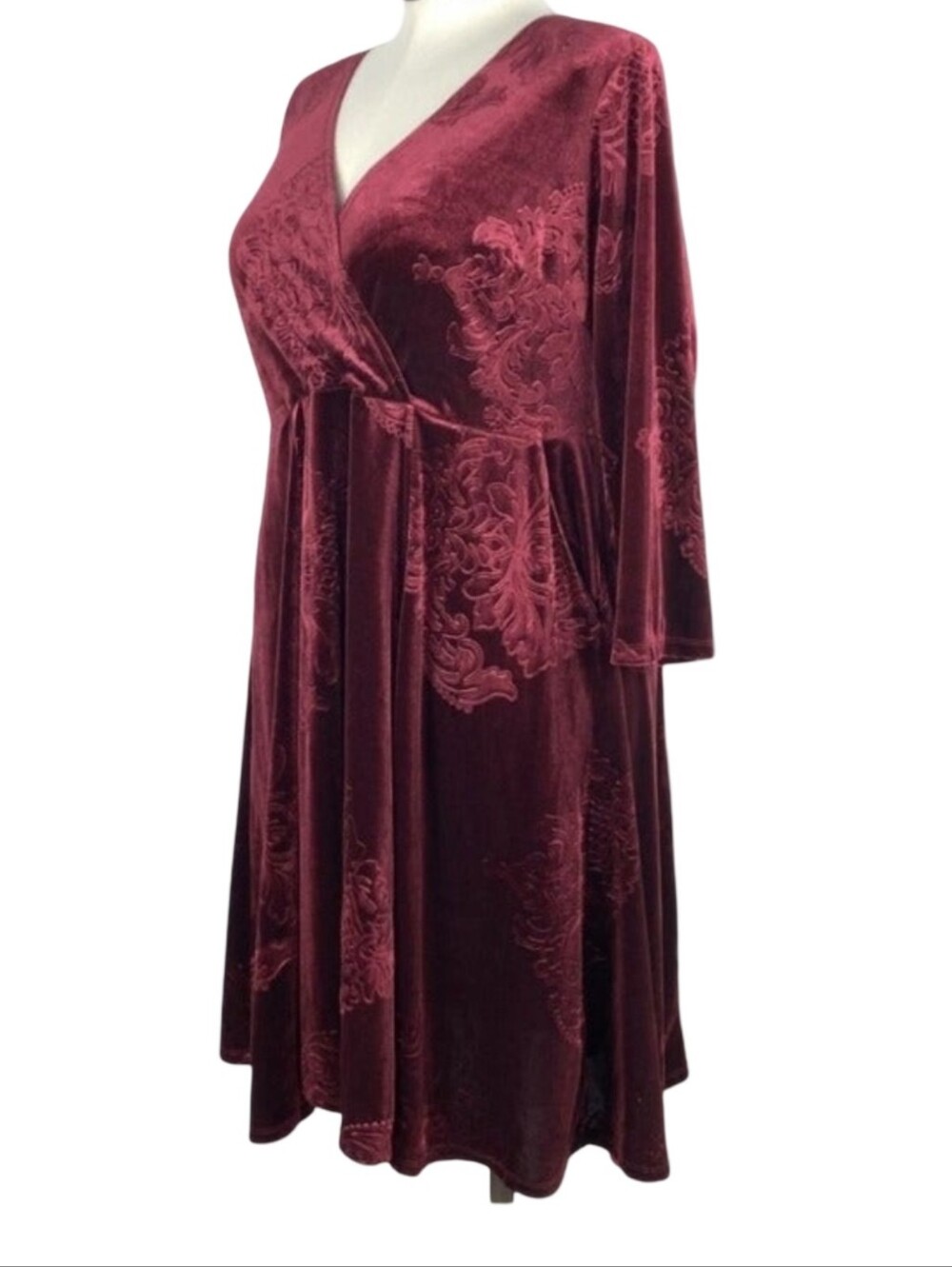Torrid Plus Velvet Surplice Burnout Wrap Dress in Deep Burgundy Size 3X - Picture 5 of 14